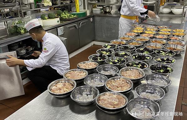 下館子吃的是預(yù)制菜還是大廚現(xiàn)炒？消費(fèi)者如何維護(hù)知情權(quán)